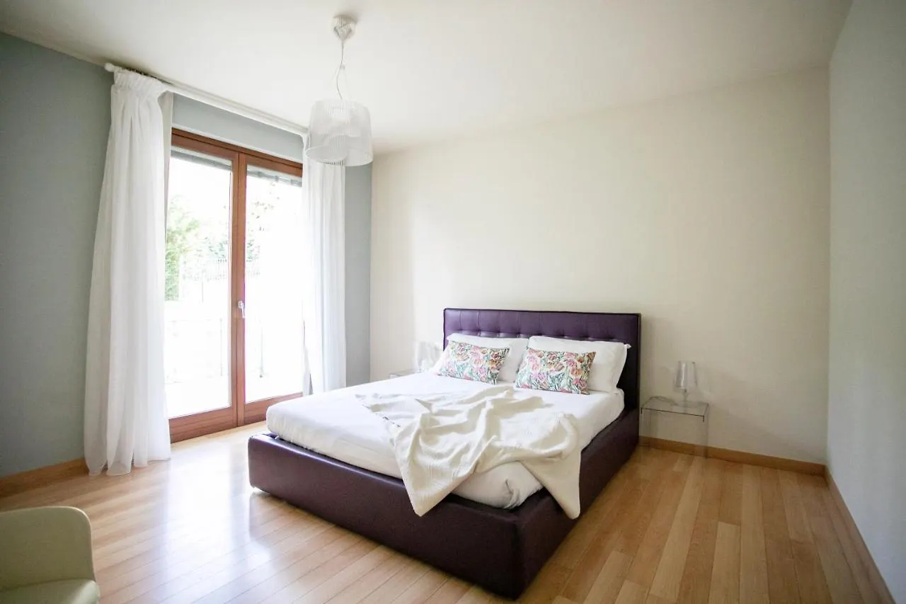 Castello Lovere Appartamenti 0*,  Ιταλία