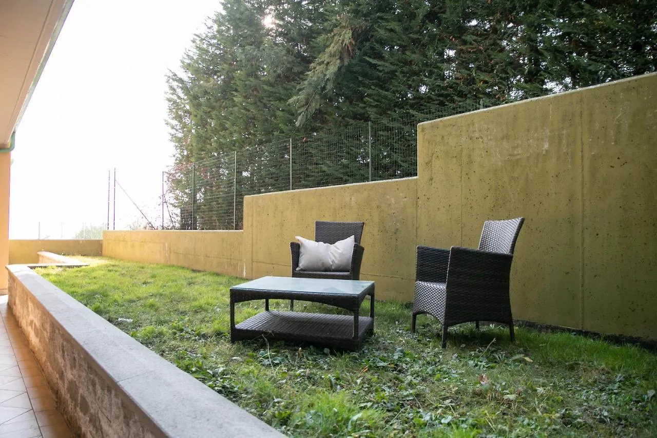 Castello Lovere Appartamenti 0*,