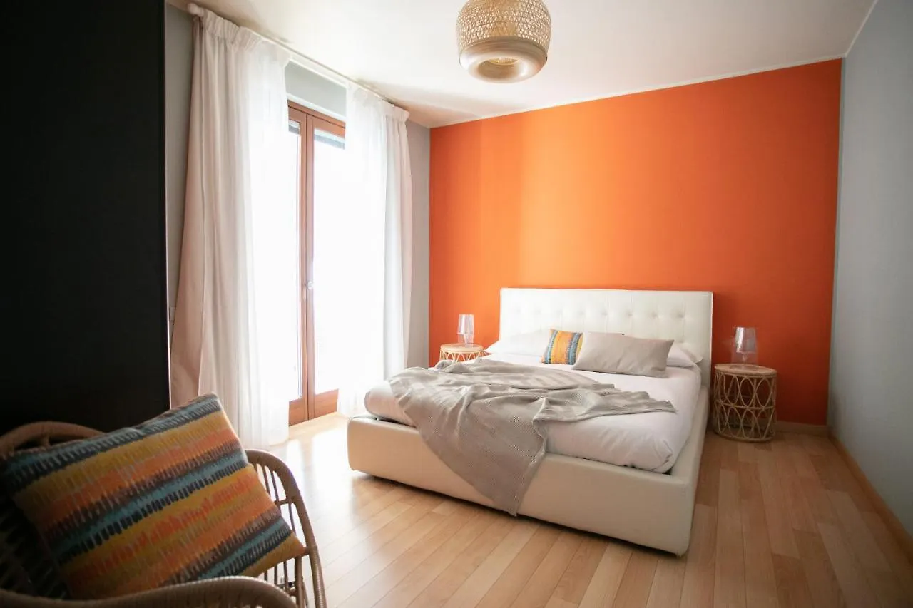 Castello Lovere Appartamenti 0*,  イタリア